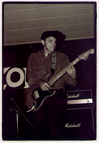 Derock of The Peak Show Dog Rescue Benefit Nov. 2, 2001.14